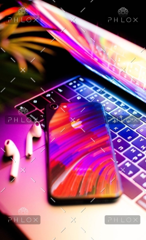 Demo-Anhang-702-nikita-katsevich-QXDJGPZTwxs-unsplash-e1584533063531